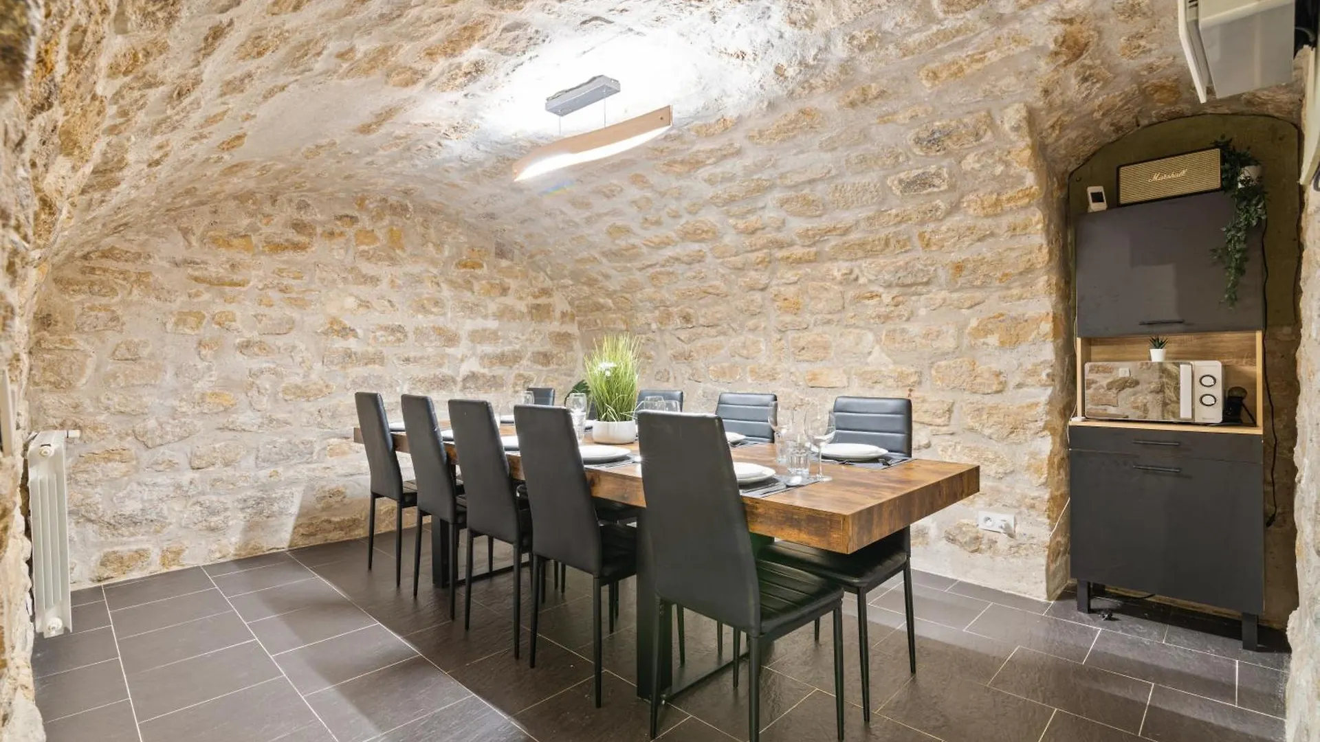 Splendid Apartment Quartier Palais Royal Free Netflix Parigi 0*,  Francia