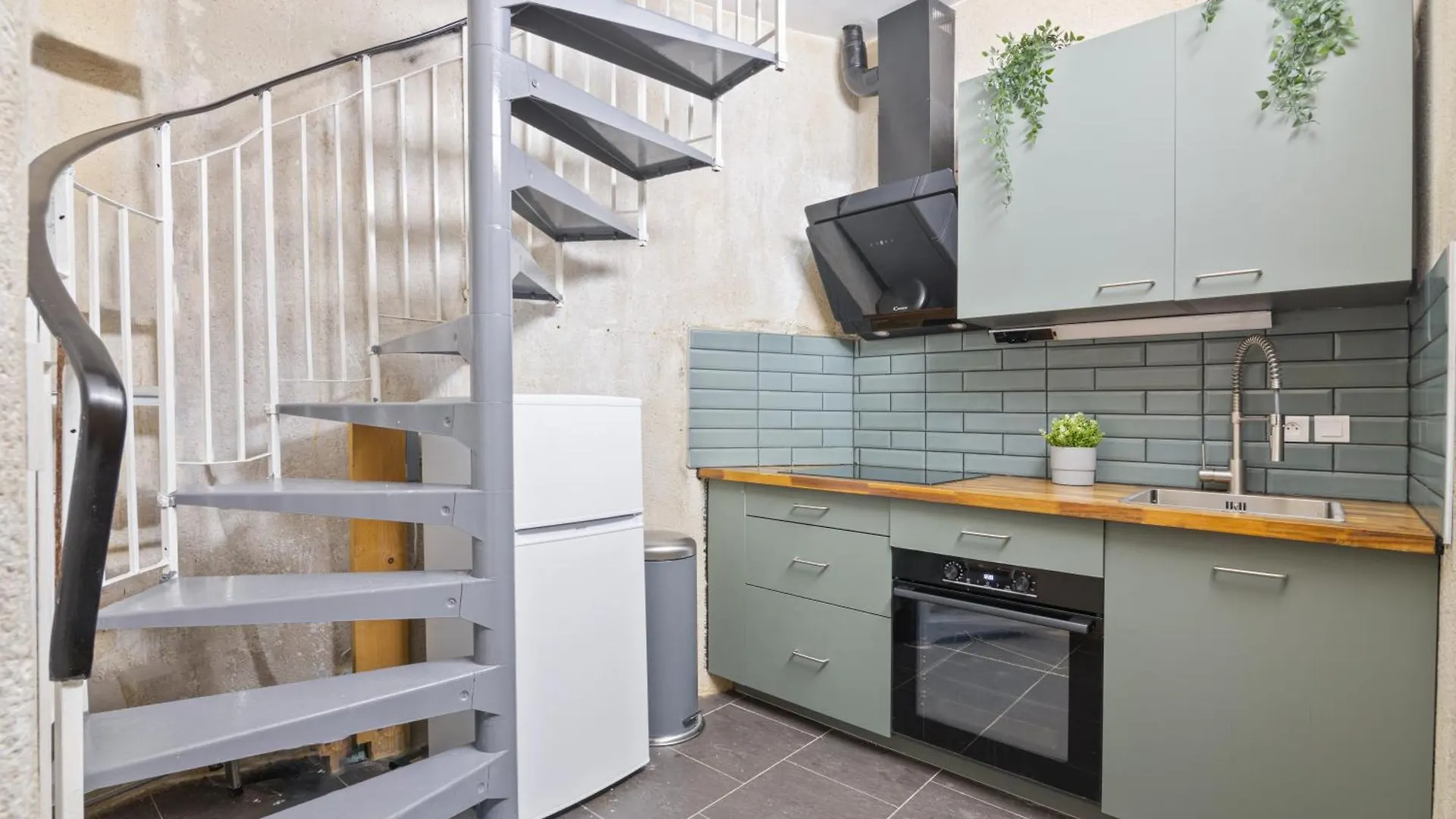 Splendid Apartment Quartier Palais Royal Paris