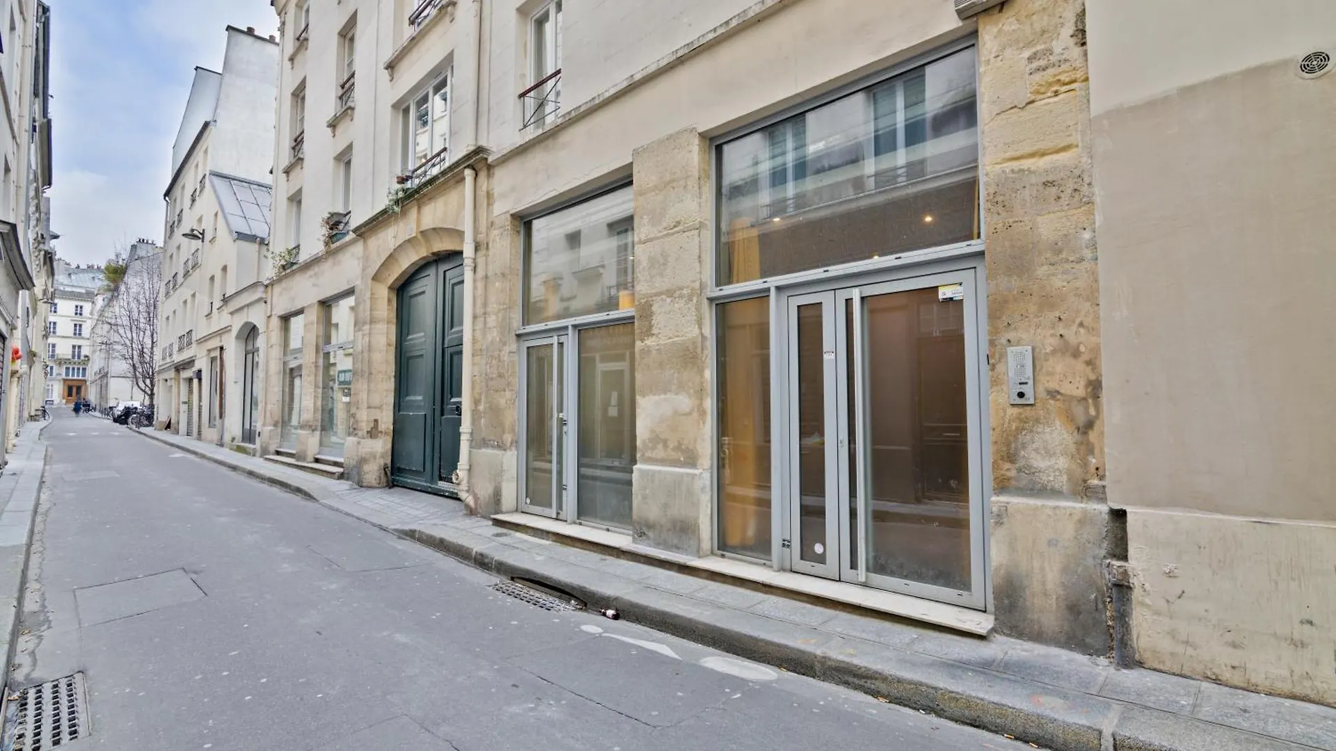 Splendid Apartment Quartier Palais Royal Paris France